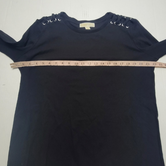 MICHAEL KORS Lace Up Shoulder Long Sleeve Shirt - Picture 8 of 12